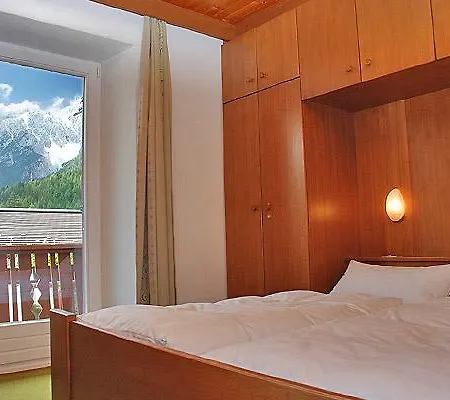 Garni La Rondine Hotel *
