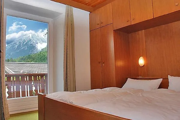 Garni La Rondine Hotel *
