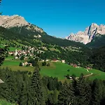 Garni La Rondine Hotel *