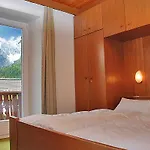 Garni La Rondine Hotel *